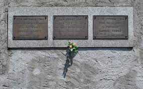 Risultati immagini per como lapide ballerini e cantaluppi